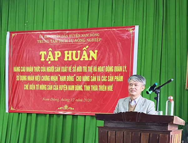Luật sư Lê Xuân Trường tại lớp tập huấn về SHTT_NHCN Nông sản Nam Đông - Ảnh tư liệu